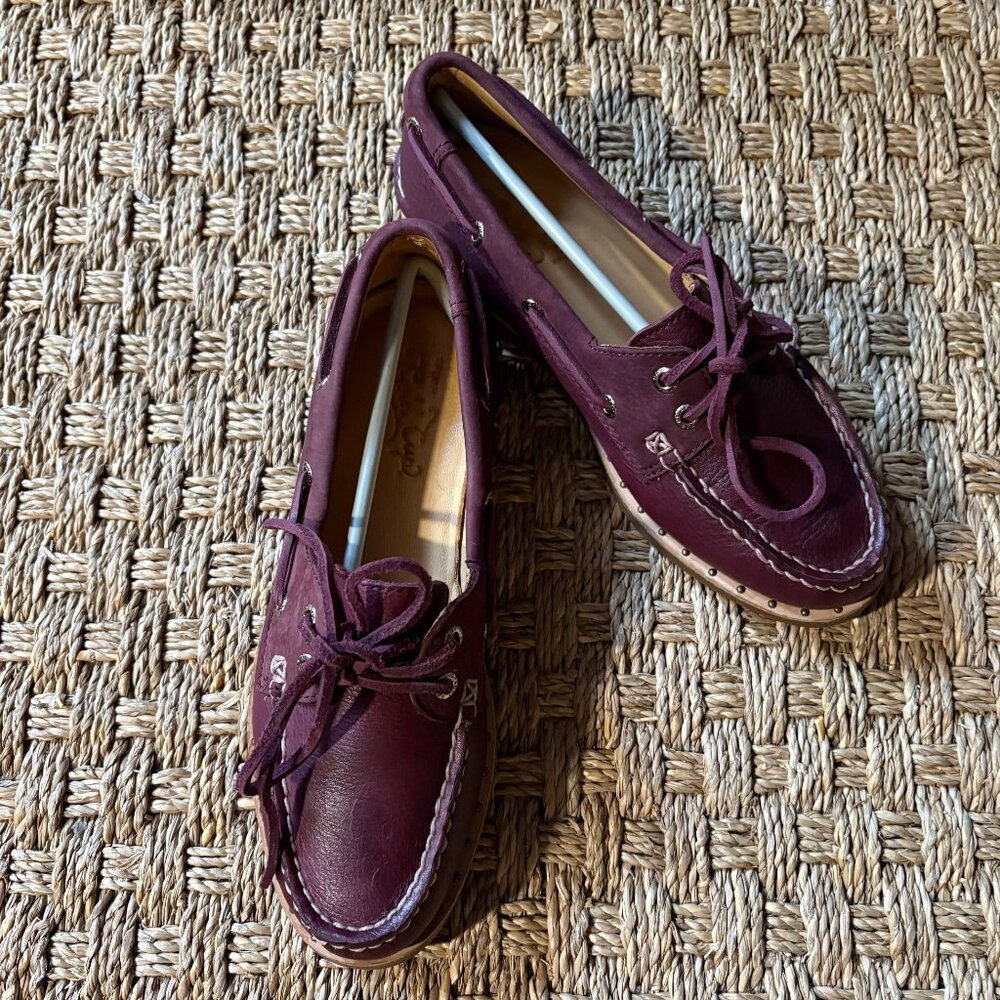 NWT Sperry Topsider  Gold Cup™ A/O stud leather boat shoes in Grape